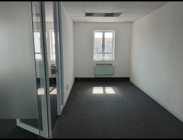 1,224M² BUILDING TO LET IN BRYANSTON